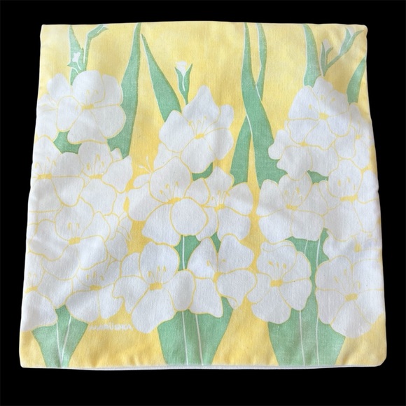 Set of 2 Marushka Pillow Covers 15" x 15" Green Flower Vase Yellow White Flowers - Picture 3 of 8